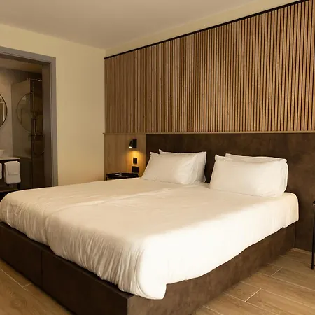 بيت ضيافة East 4*