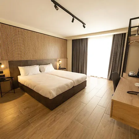 招待所 East 斯利马